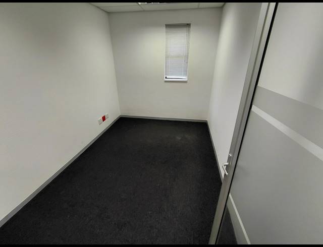 209M² OFFICE TO LET IN BRYANSTON